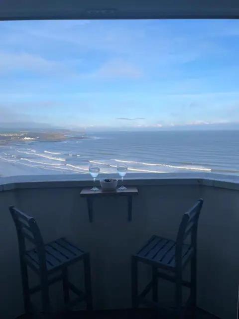 Spectacular 2 Bedroom Balcony Sea View Flat *